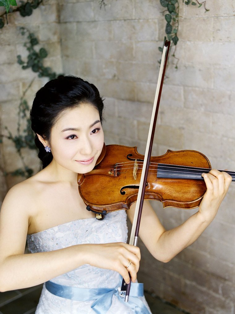 바이올린 이지연 — 한양대 관현악과, 독일 쾰른-아헨 국립음대 석사, 국제평화심포니오케스트라 악장